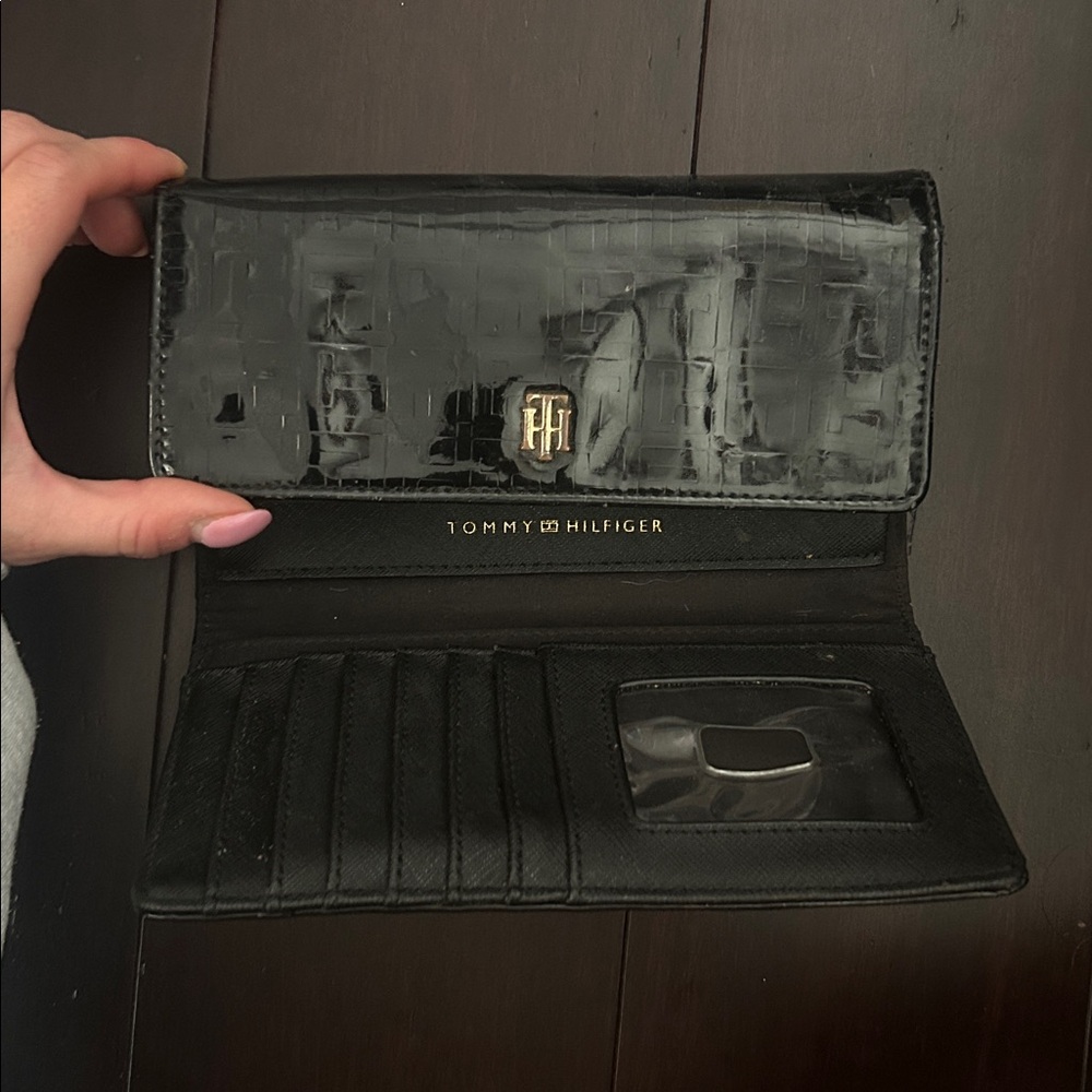 Tommy Hilfiger Elegant Black Wallet